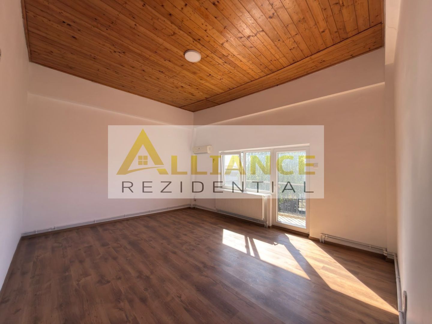 Casa individuala de vanzare in Catelu - 14 camere - teren 1550 mp - Poză 2