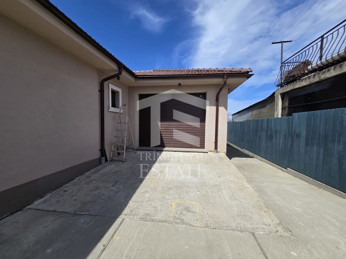 TUZLA - 3 camere | modern | lux | gata de mutat | complet mobilata - Poză 17