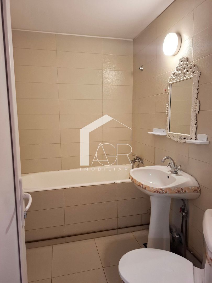 Apartament cu 2 camere de vanzare, zona Central - Poză 10