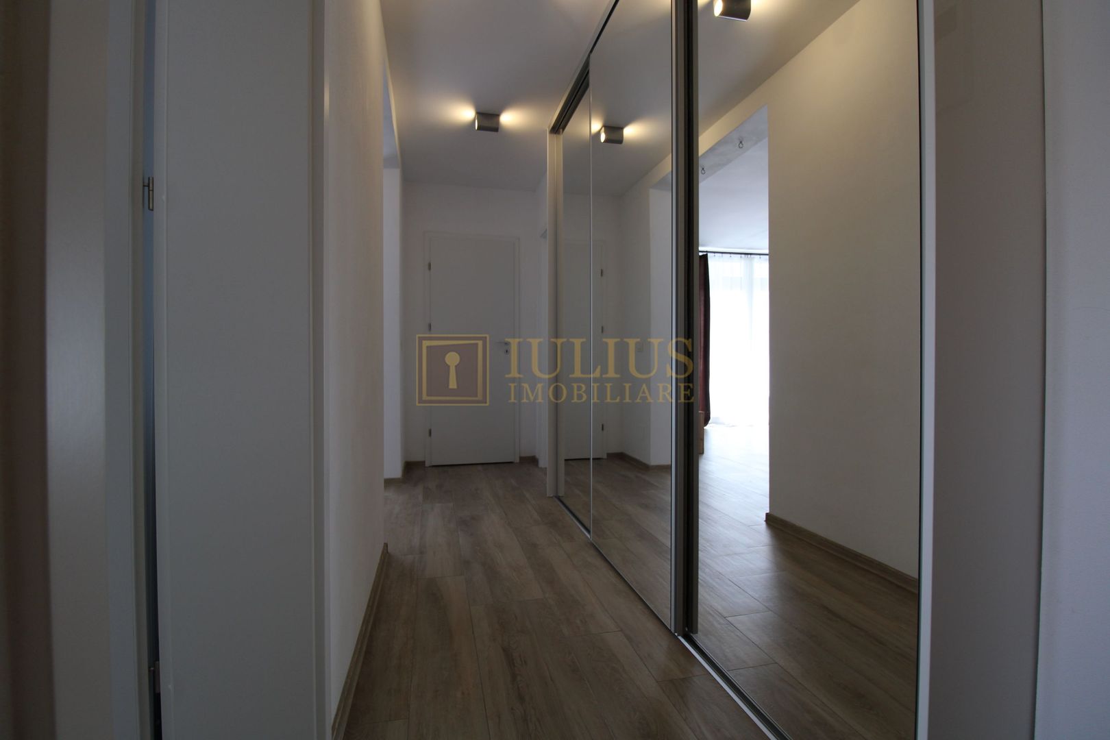 Apartament 2 camere, 3 balcoane, loc de parcare, centrala proprie, Dumbravita - Poză 13
