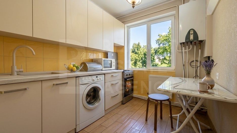 Vânzare apartament, 2 camere, strada Traian , Botanica - Poză 1