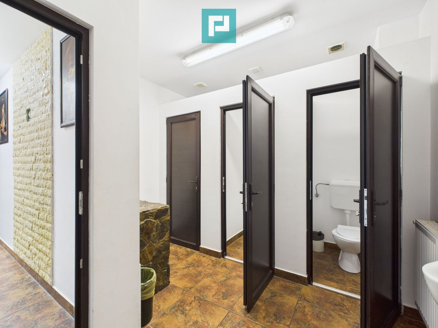 Casă și clădire de apartamente la Orțișoara - Poză 17