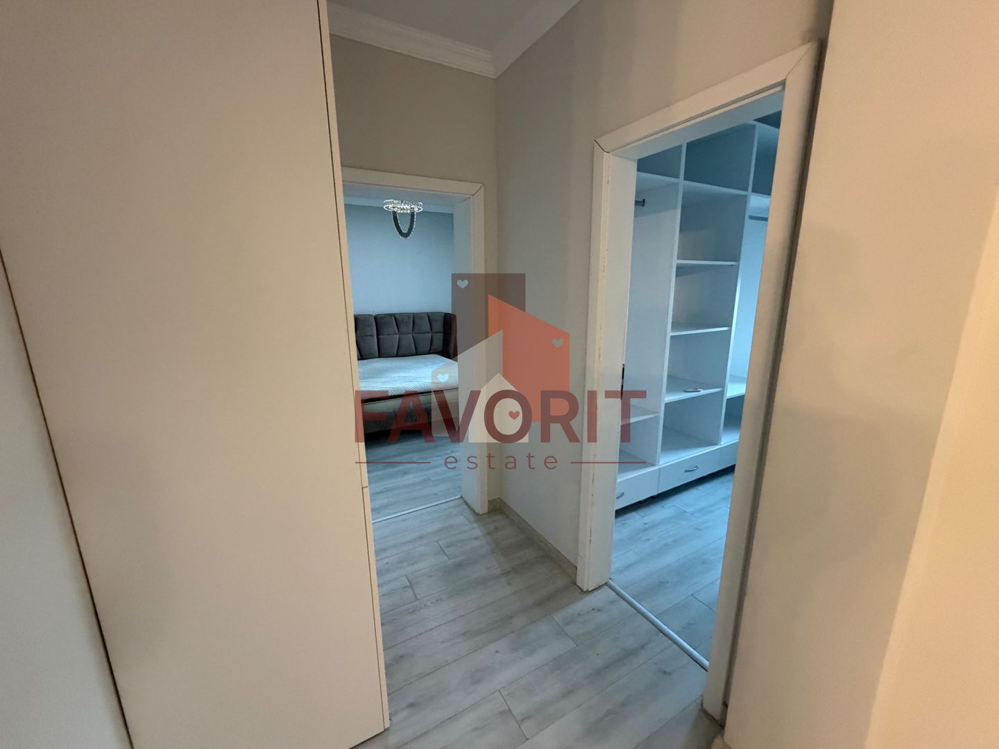 Mobilat si utilat. Disponibil imediat. Loc de parcare - Poză 7