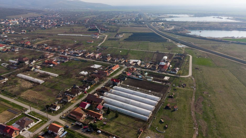 Teren 1.570 mp + casă din cărămidă–zonă liniștită - Poză 7