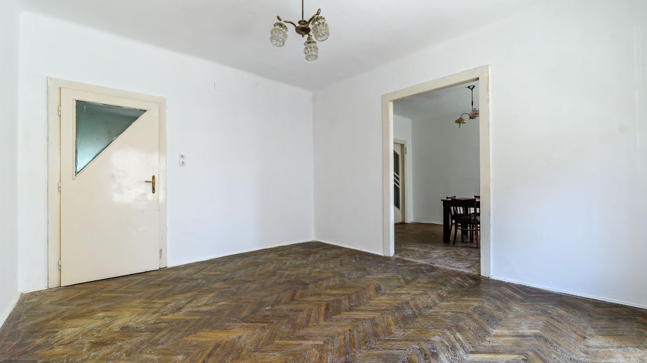 Apartament la etajul 1 în zona Pieței Reconcilierii. - Poză 2