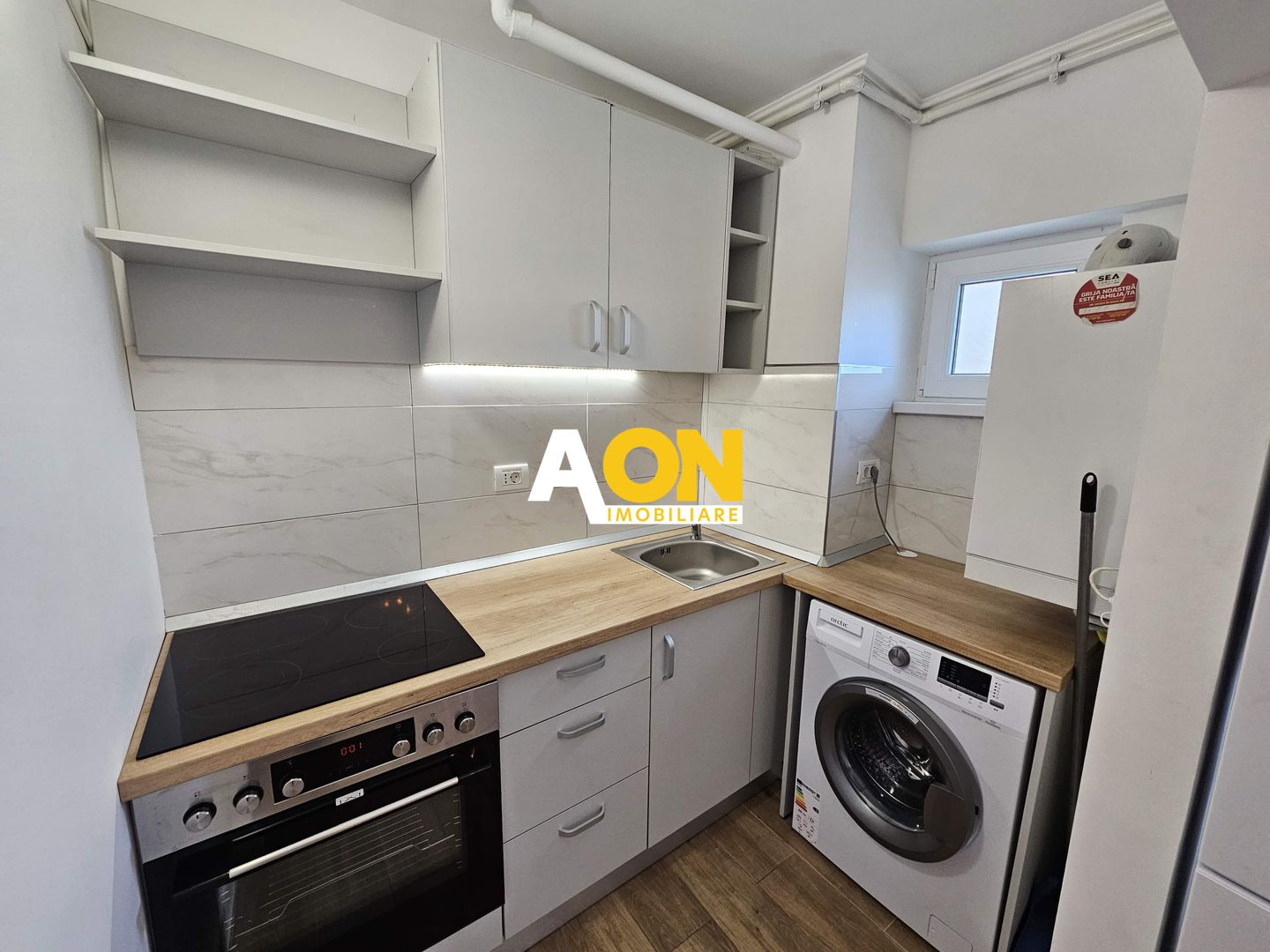 Apartament cu 2 Camere, Etaj Intermediar, Zonă Ultracentrală - Poză 4