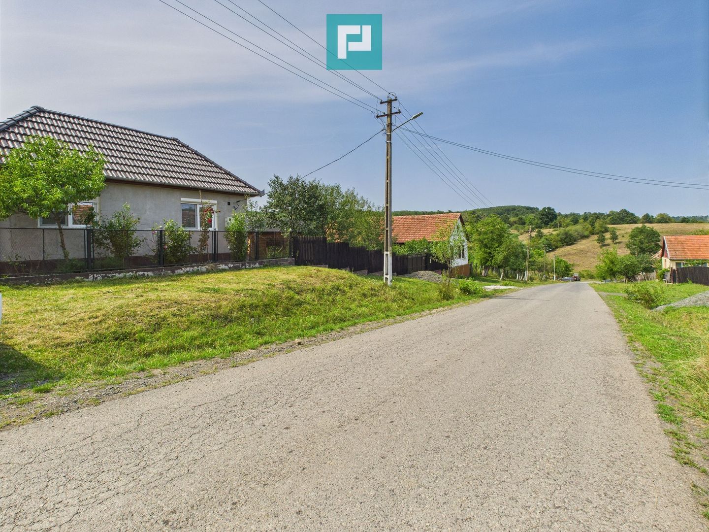 Casă renovată cu teren generos lângă Ususău - Poză 15