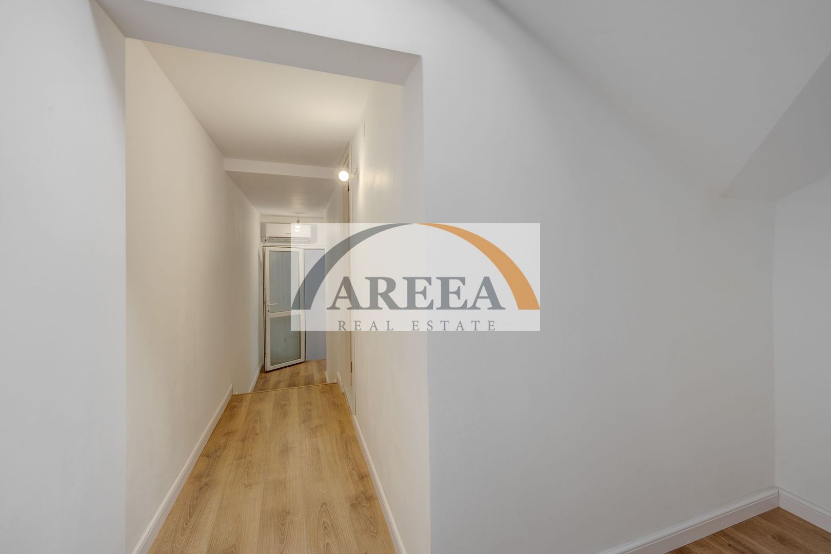 VILA RENOVATA SI ELEGANTA - 131 mp, 6 camere - Mitropolie / Unirii - Poză 24