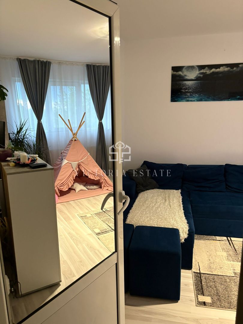 Vând apartament cu 2 camere în Vest - Poză 1