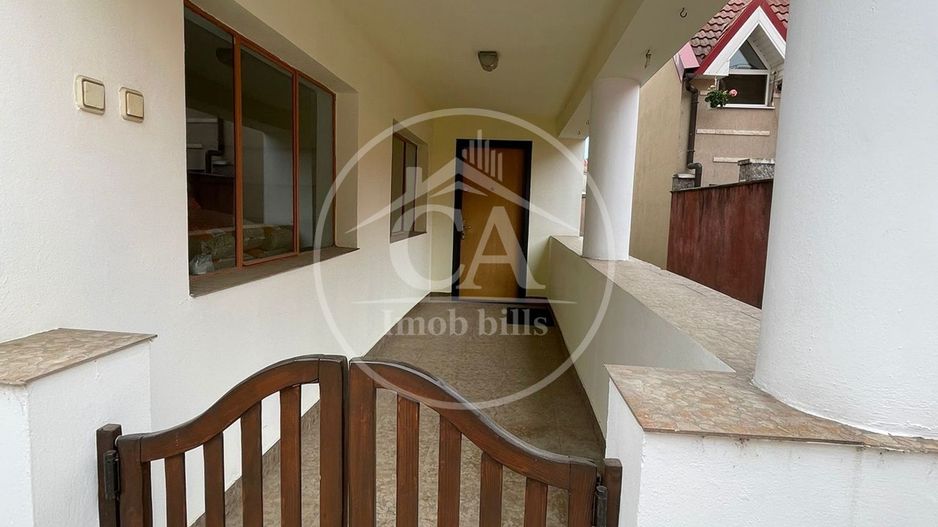 Casa de vânzare cu 8 camere de tip P+E+M in zona Rogerius, Oradea - Poză 31