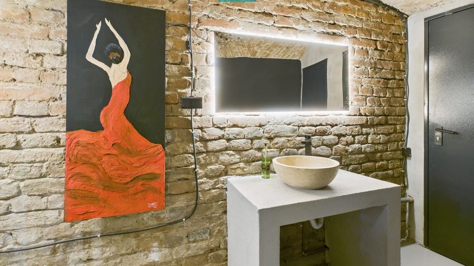 Eleganță subterană - pivniță exclusivistă Arad - Poză 10