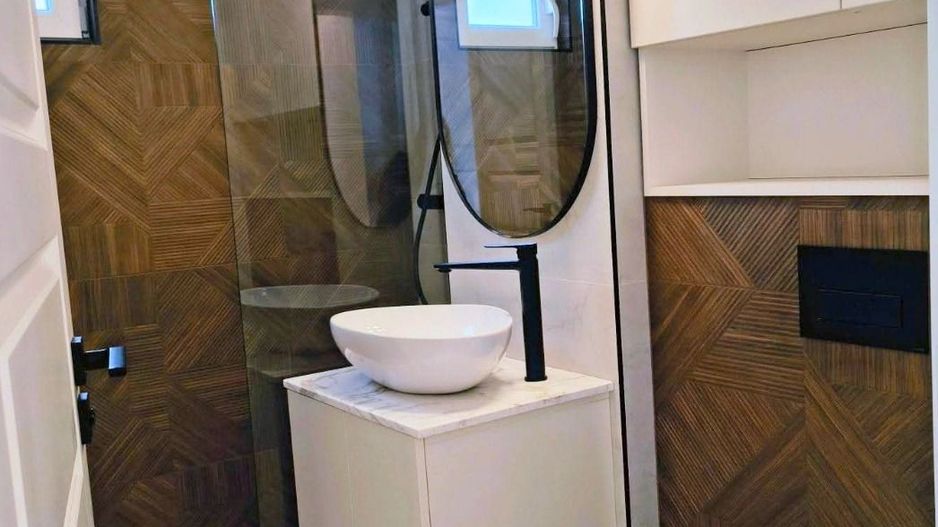 De vanzare apartament cu 2 camere, port, parter, 75.000 euro - Poză 1