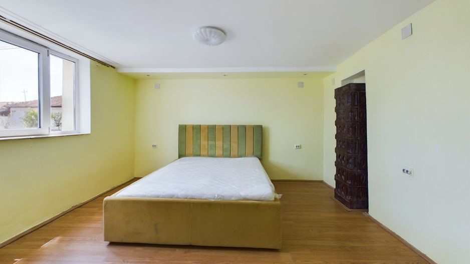 Casă cu 3 camere în Bujac - Poză 5