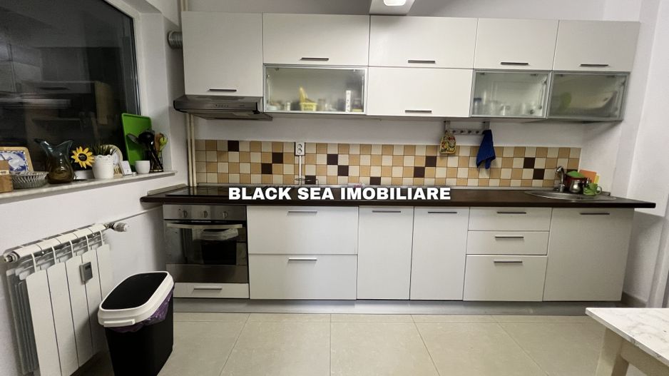 Apartament 3 camere renovat modern – zona CENTRU- aproape de plaja - Poză 3