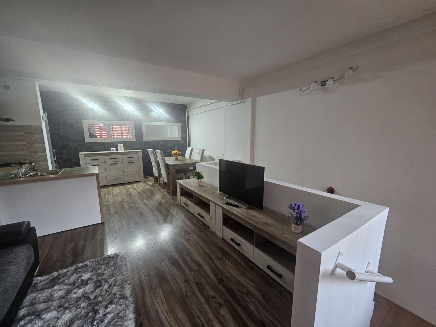 Apartament 2 camere, bloc 2010, garaj, Centru - Nord - Poză 1