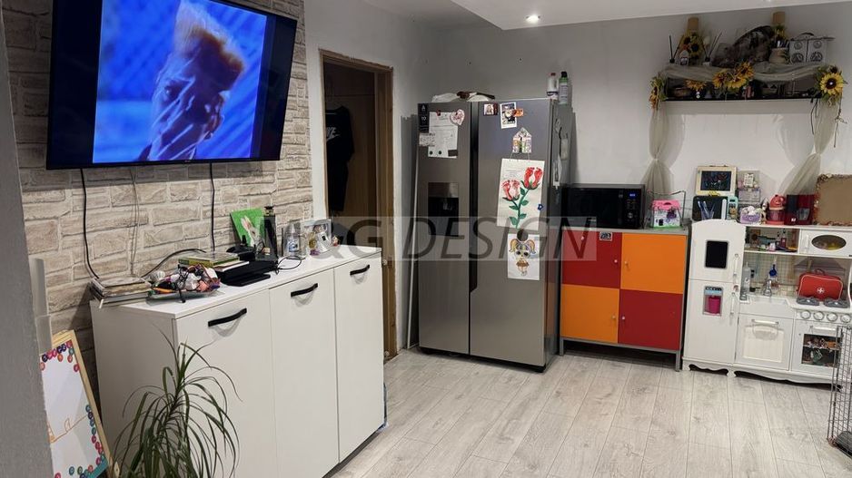 Apartament 2 camere zona Dambovita etaj 2 cu centrala - Poză 2