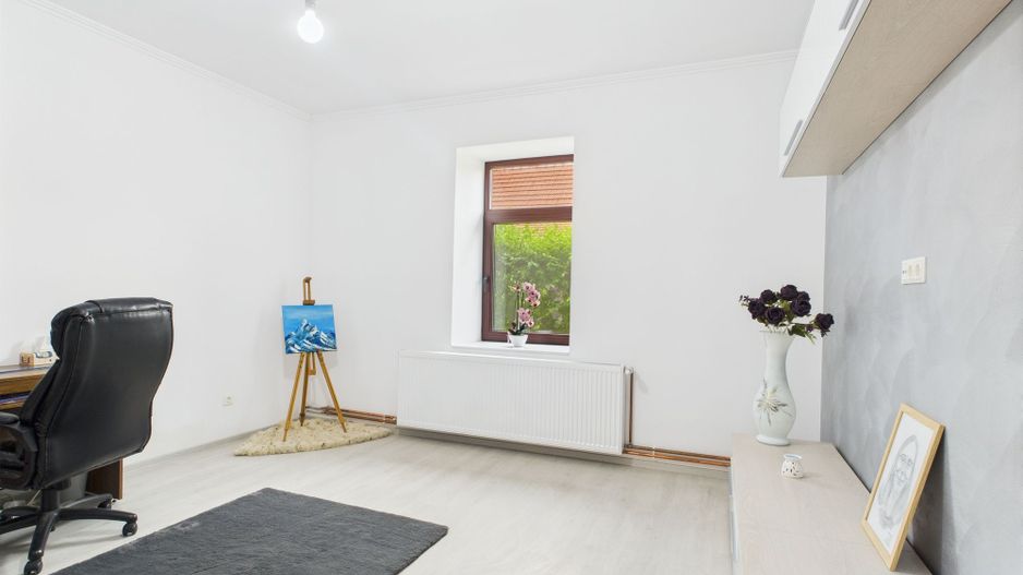 Casă Individuală cu spațiu comercial - Variaș - Poză 11