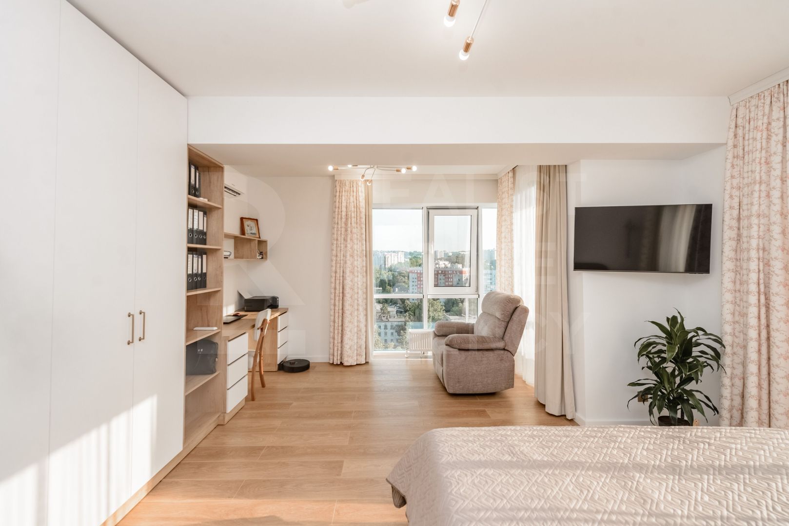 Vânzare, apartament, 2 dormitoare + living- 82 mp, Buiucani - Poză 8