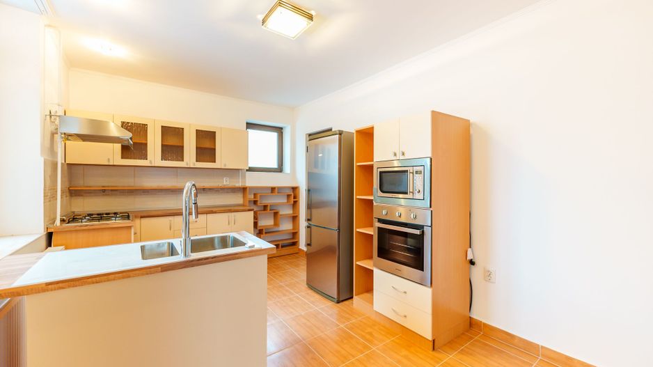 Casă deosebită două nivele în Battonya - Poză 4