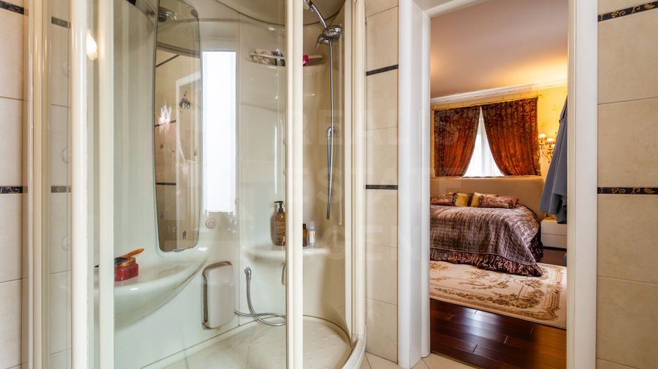 Chirie, casă, 3 nivele, 8 camere, str. Universității, Centru - Poză 6