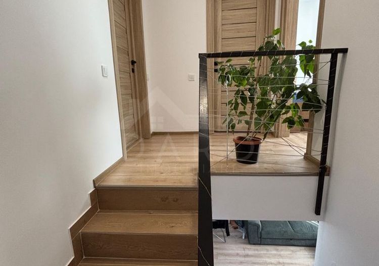 🏡 Case tip triplex de vânzare | 110 mp | Garaj | 126.000 € - Poză 1