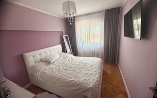 Apartament cu trei camere de vânzare, renovat complet, central - Poză 3