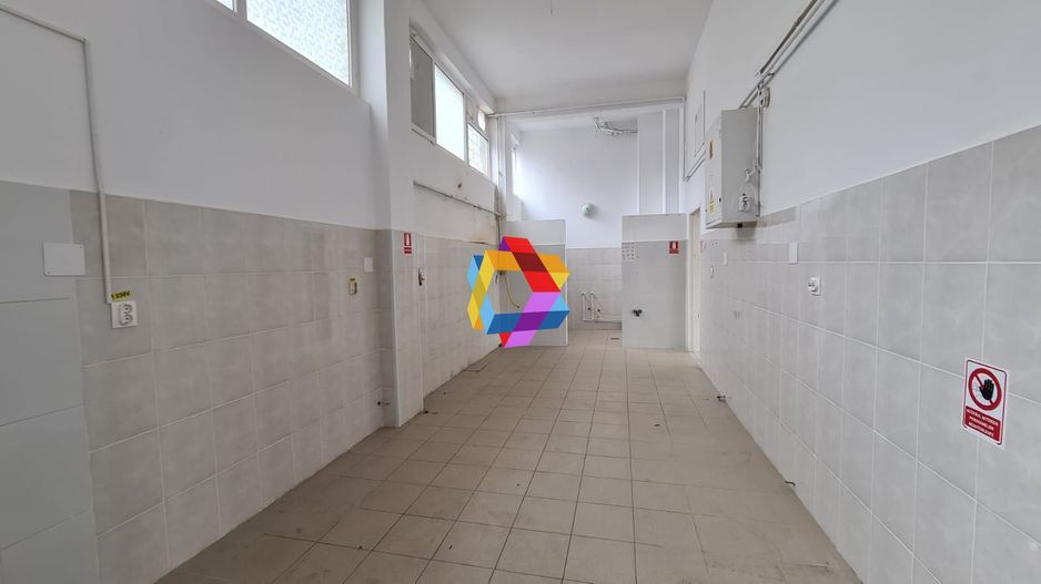 Spatiu comercial zona centrala cu vad - 180 mp - Poză 4