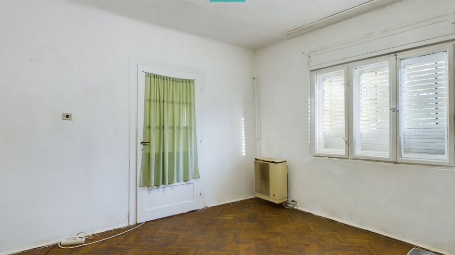 Casă cu 4 camere de vânzare în Sega - Poză 2