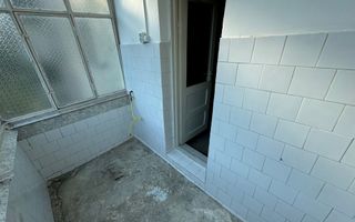 Decomandat. Model spatios. Disponibil imediat. Etaj intermediar. - Poză 9