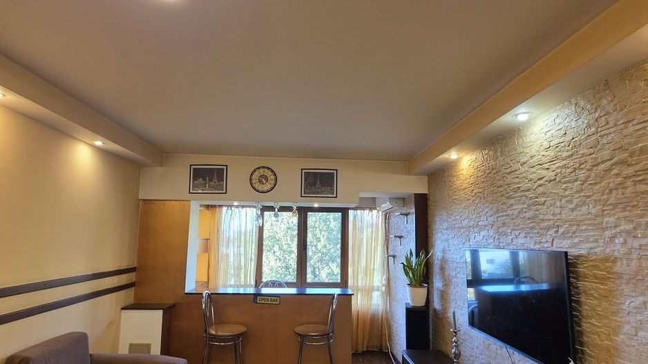 Vanzare Apartament 2 camere, etaj 6/10, balcon open-space cu bar, – Favorit - Poză 1