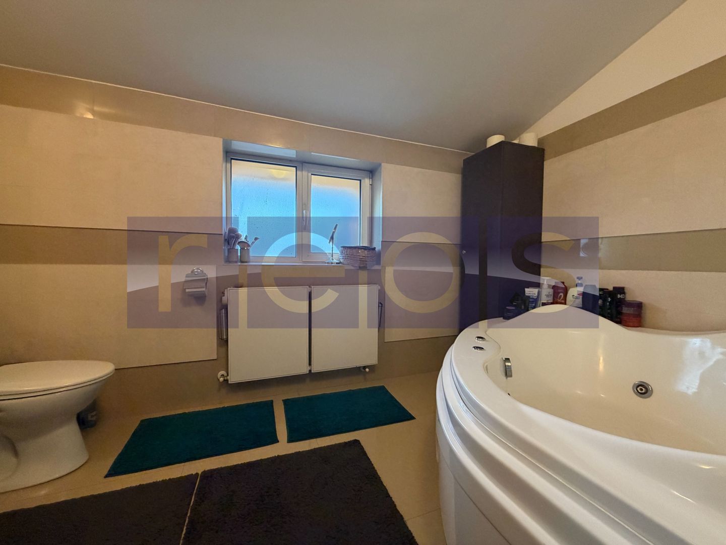 VANARE CASA | 150 MP LOCUIBILI | TEREN 400 MP | PANOURI FOTOVOLTAICE 8 KW | - Poză 12