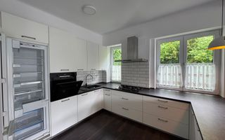 Apartament cu vedere spre Tâmpa, liniște și natură, în Centrul Istoric al Brașov - Poză 9