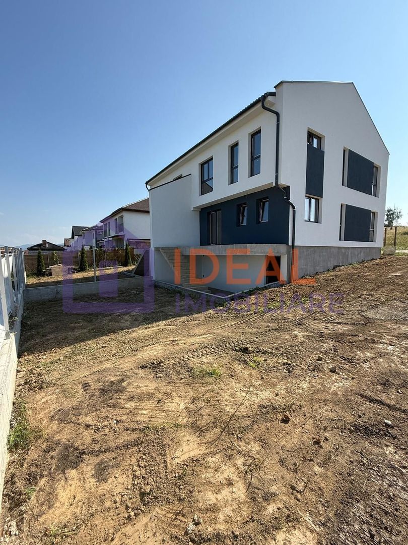 Casa cu 4 camere, pivnita si 300 mp de curte, zona Calea Cisnadiei - Poză 2