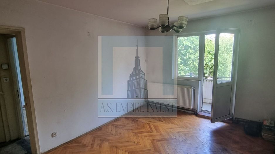 Apartament 3 camere semidecomandat ,etaj 1 - zona Vlahuta. - Poză 1