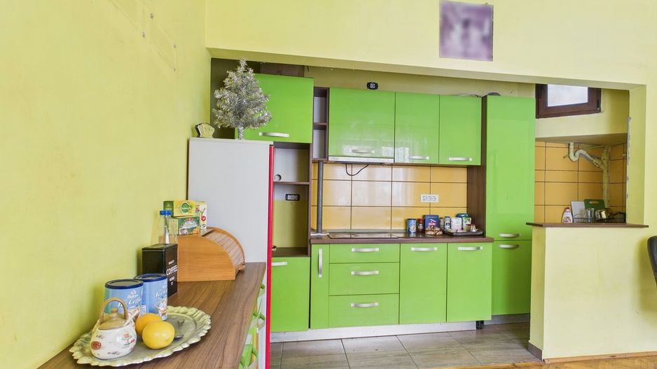 Casă cu 4 camere în zona Parneava - Poză 3