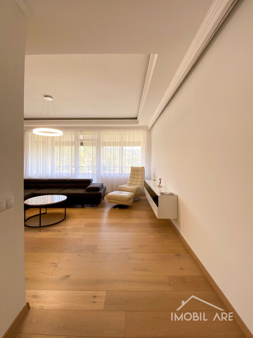 Apartament de lux cu 4 camere la mansardă - Poză 16