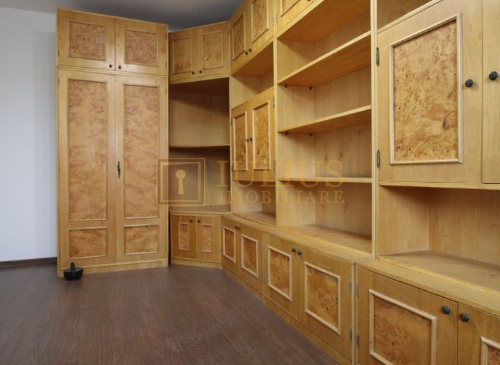 Zona Lipovei, 4 camere + 2 bai, centrala proprie, PET-FRIENDLY - Poză 11