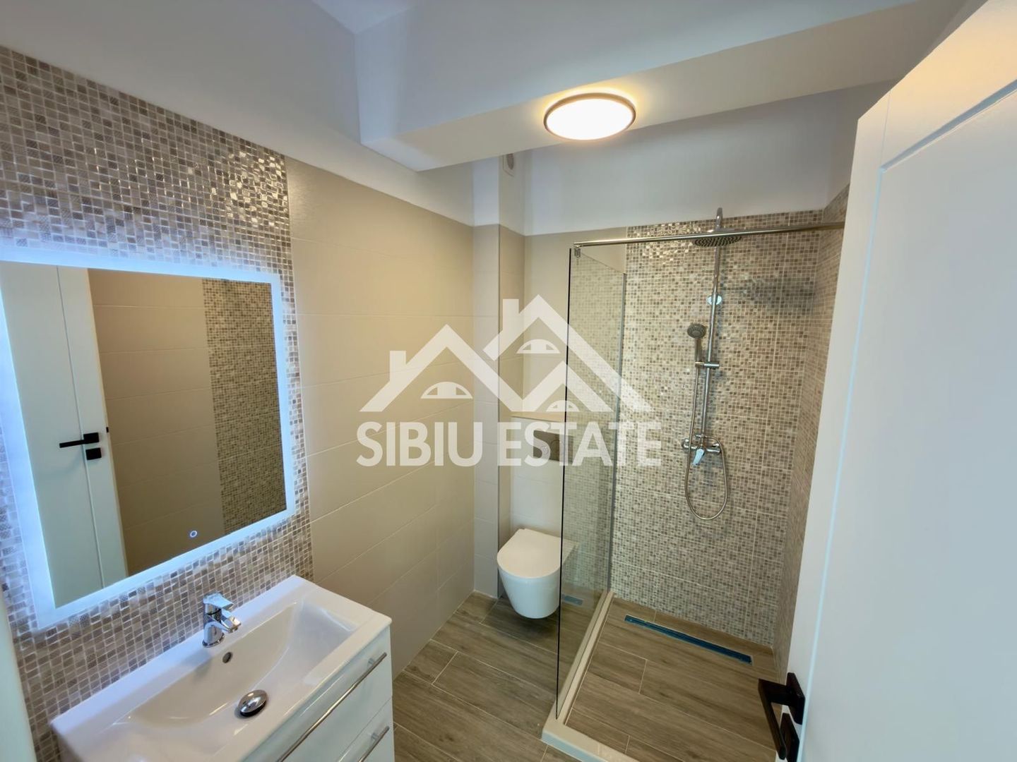 Apartament la CHEIE, 3 camere, parcare si boxa - Poză 5