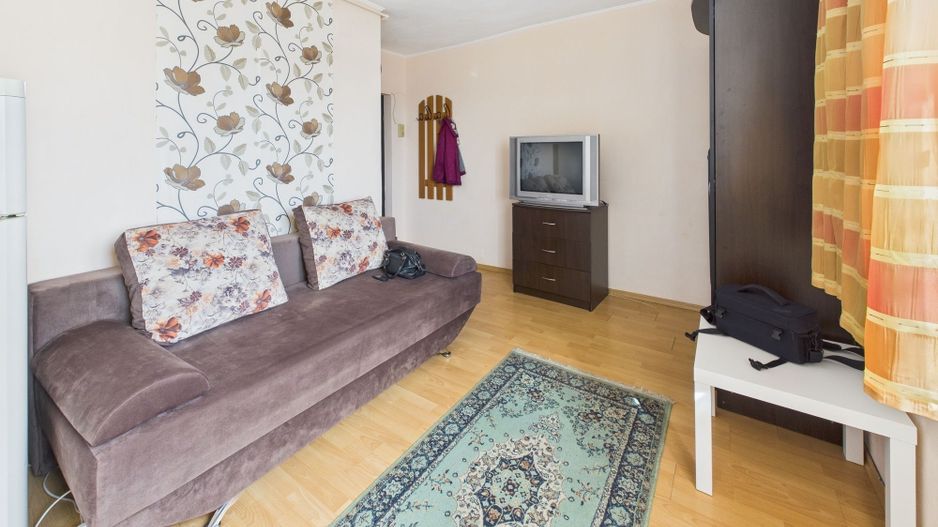 Garsonieră de închiriat pe  Postăvarului Titan Zonă liniștită - Poză 1