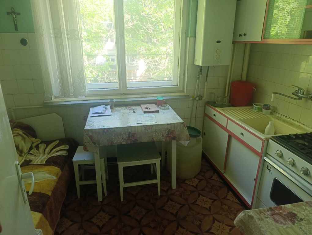 BRASADAS vinde ap 2 cam etaj 3/4 pe Careiului. - Poză 3