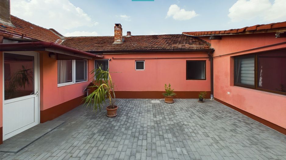 Casă cu 7 camere și 2 băi in Grădiște - Poză 19