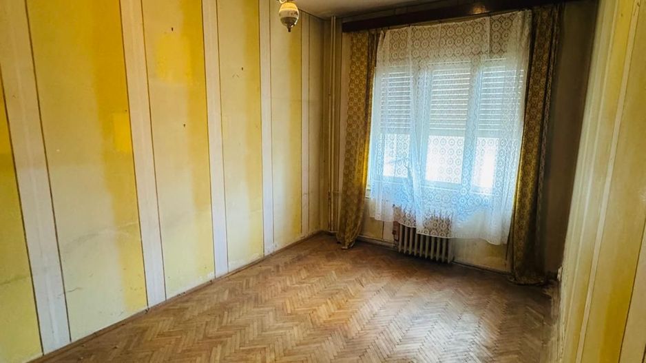 De vanzare Apartament 3 camere, Central, Piata Mica, et 3/4, Arad - Poză 3