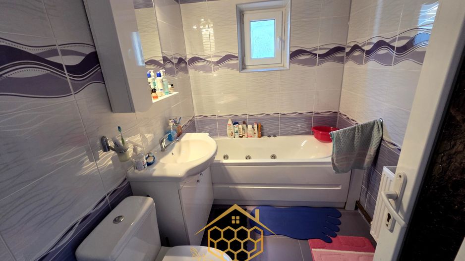 Apartament cu 3 camere in zona centrala - Filiasi - Poză 15