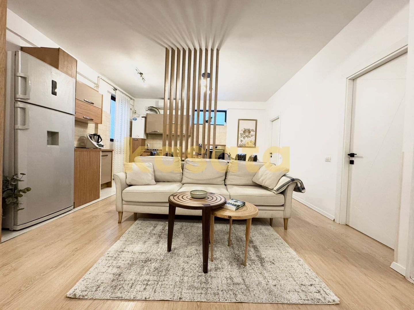 Oportunitate Rară | Apartament de 4 camere cu curte | Damaroaia - Poză 3