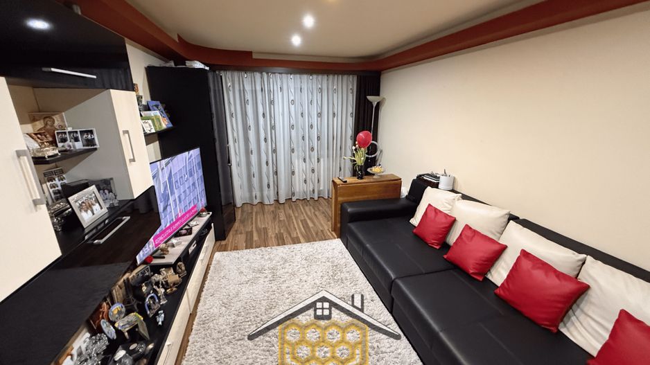 Apartament decomandat 3 camere, 2 balcoane, zona Calea București - Poză 2