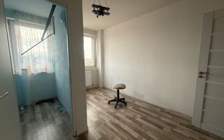 Etaj intermediar. Bloc izolat. Bucatarie inchisa - Poză 6