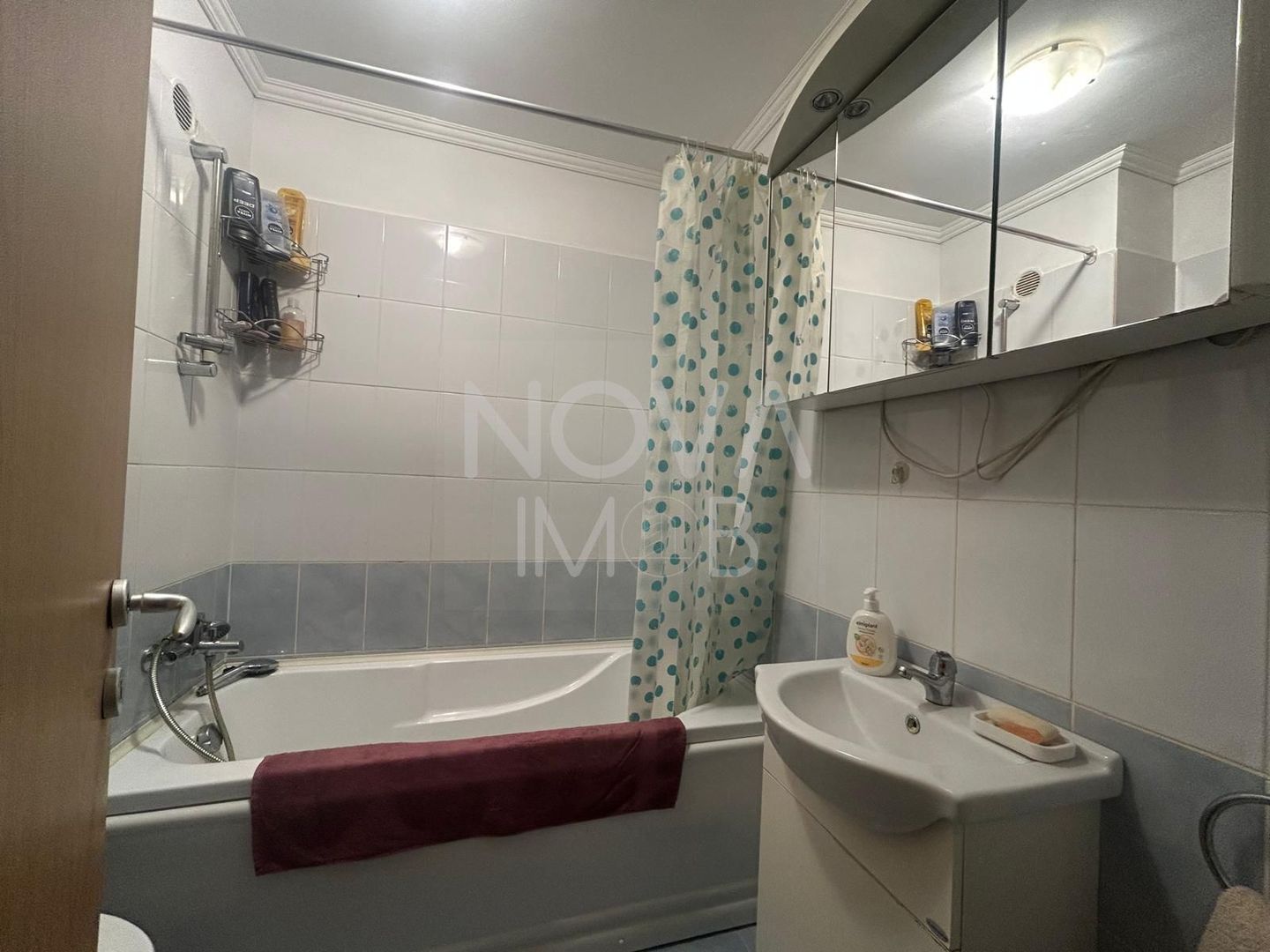 Garsoniera 45 mp cu balcon, mobilata, utilata - zona Lazaret - Poză 7