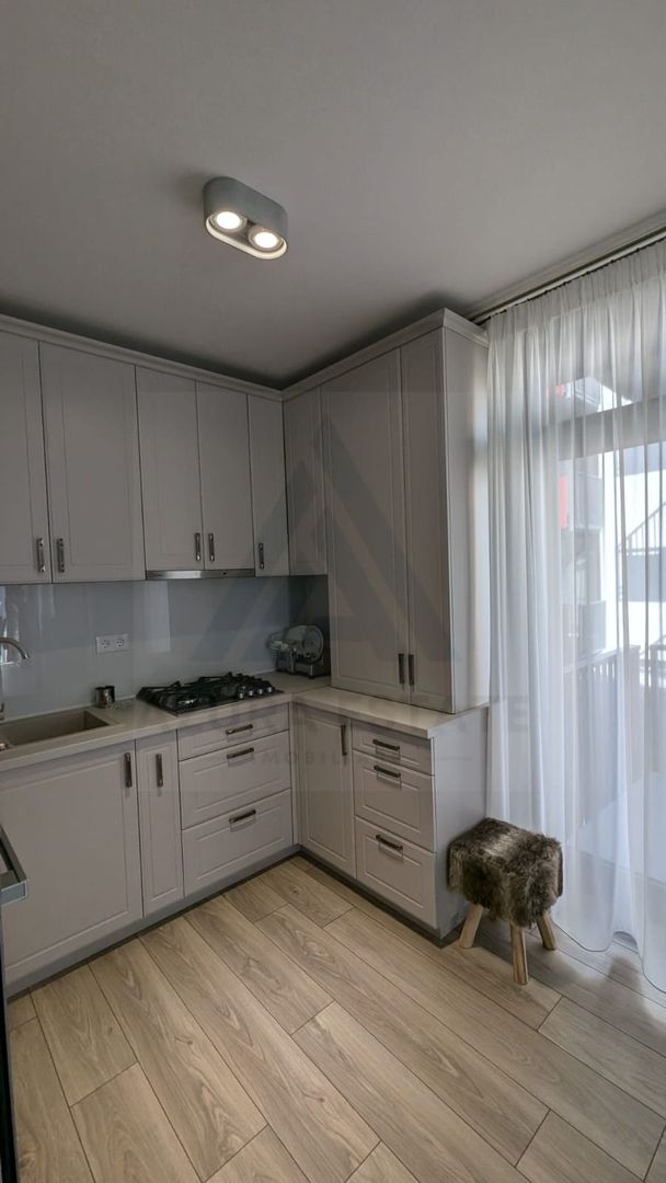 Apartament 3 camere 2 bai 70 mp utili terasa si parcare in Selimbar - Poză 3