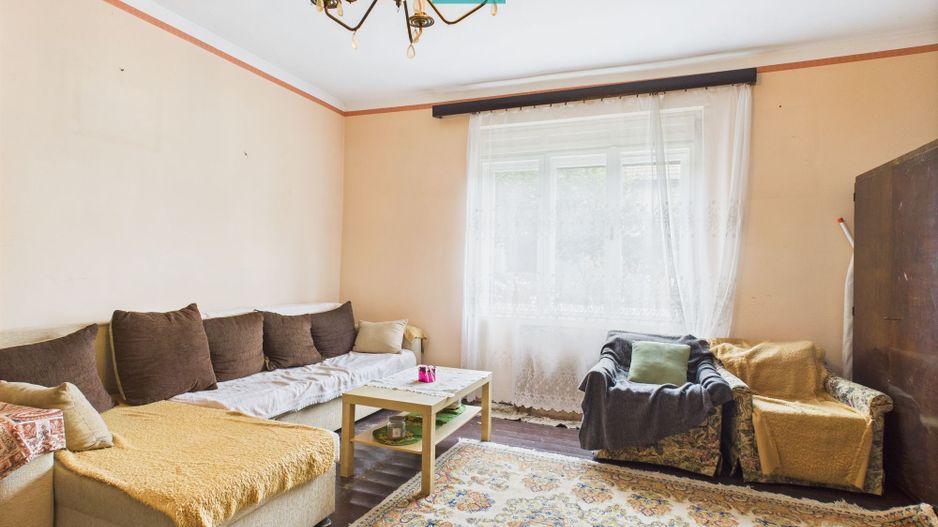 Apartament la casă cu 4 camere în Pârneava - Poză 3