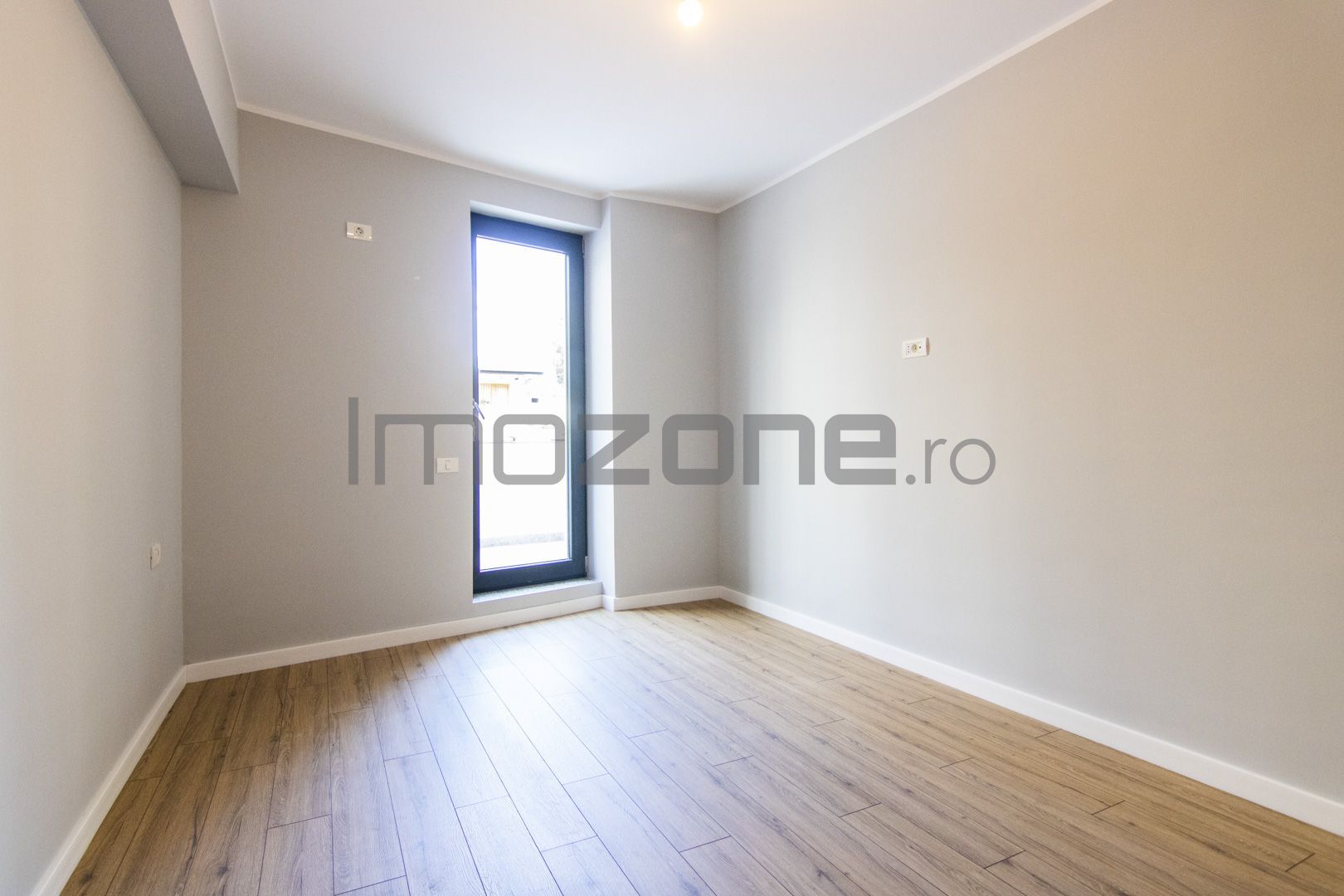 SPATIU COMERCIAL 100MP + 17 TERASA - 2 LOCURI DE PARCARE, BOXA INCLUSA 9MP - Poză 1